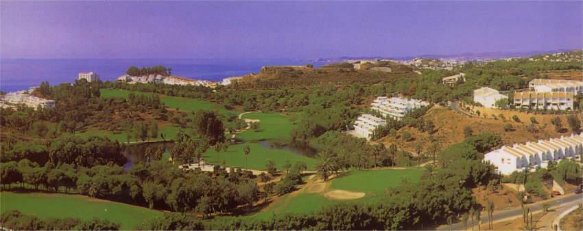 Costa del Sol Spanish holiday apartment, holiday villa, Torrequebrada golf course. Close to Malaga international airport and Marbella on the Spanish south coast holiday resort